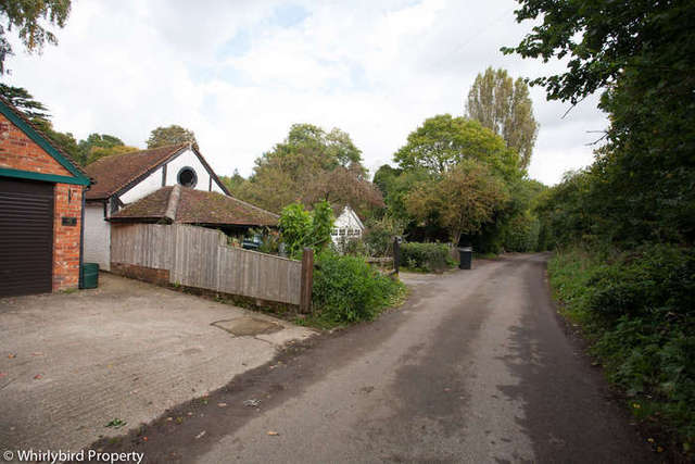  Image of 2 bedroom Semi-Detached house to rent in Kings Lane Cookham Maidenhead SL6 at Cookham Dean Berkshire Cookham Dean, SL6 9BA