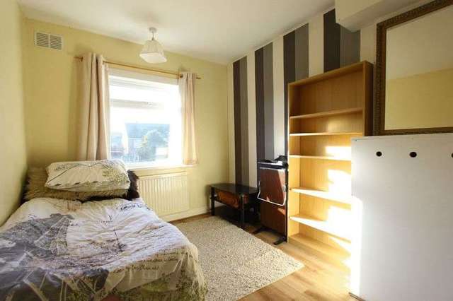  Image of 2 bedroom Semi-Detached house for sale in Kingston Avenue Hessle HU13 at Kingston Avenue  Hessle, HU13 9LR