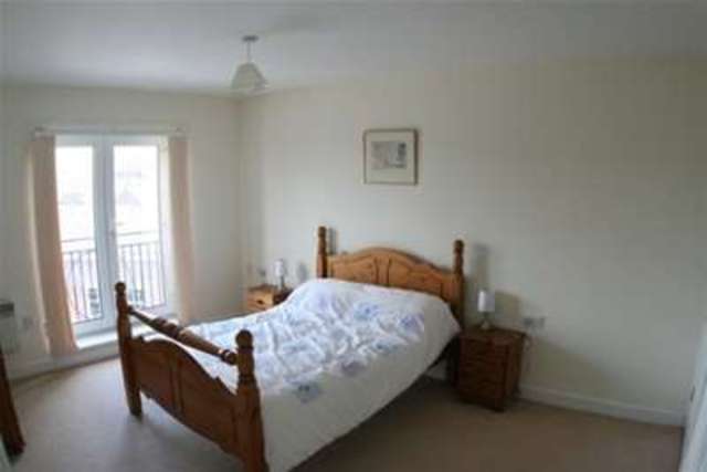  Image of 2 bedroom Flat to rent in Knightsbridge Court Palmyra Square North Warrington WA1 at Warrington, WA1 1TA