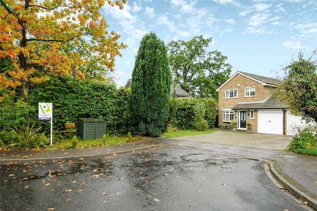  Image of 3 bedroom Detached house for sale in Knox Green Binfield Bracknell RG42 at Binfield  Binfield, RG42 4NZ