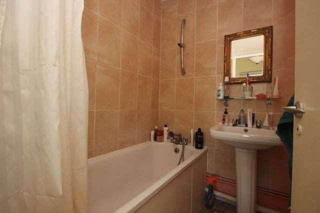  Image of 2 bedroom Flat to rent in Daubeney Road London E5 at Daubeney Road  London, E5 0EW