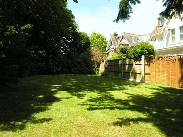  Image of 1 bedroom Flat for sale in Lansdowne Road Bournemouth BH1 at Lansdowne Road  Bournemouth, BH1 1RS