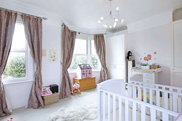  Image of 4 bedroom Terraced house to rent in Lavender Sweep London SW11 at Battersea London Clapham Junction, SW11 1DY