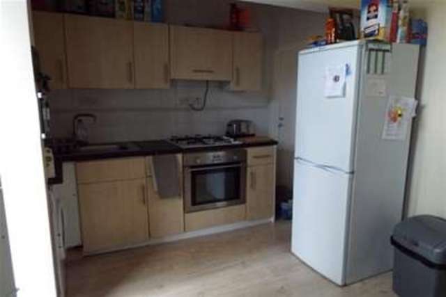 Image of 3 bedroom Terraced house to rent in Leeds Road Outwood Wakefield WF1 at Wakefield, WF1 2PN