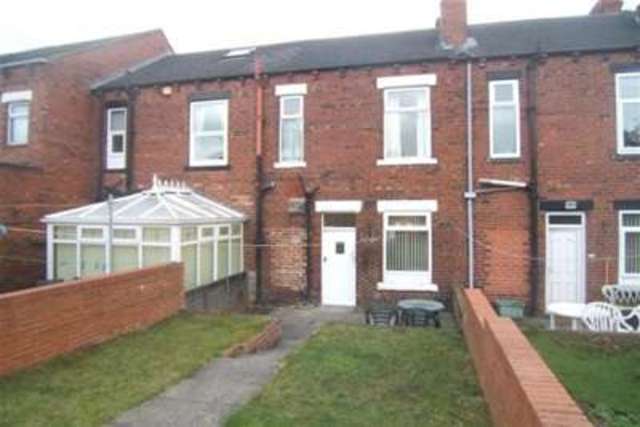  Image of 3 bedroom Terraced house to rent in Leeds Road Outwood Wakefield WF1 at Wakefield, WF1 2PN