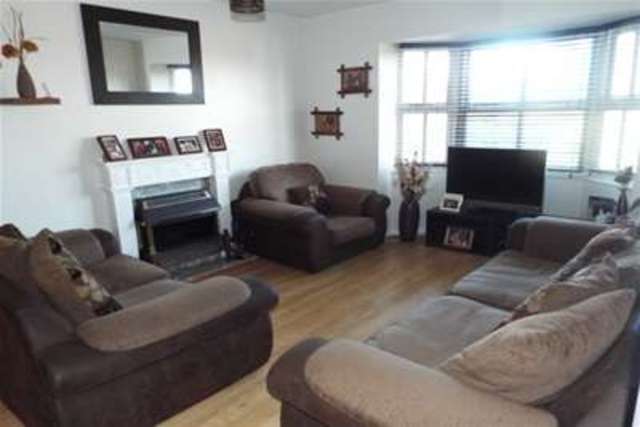  Image of 2 bedroom Flat to rent in Wayletts Leigh-on-Sea SS9 at Leigh-on-Sea, SS9 4ED