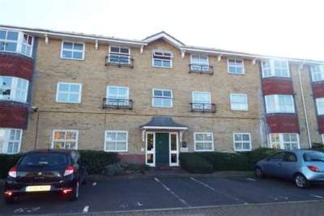  Image of 2 bedroom Flat to rent in Wayletts Leigh-on-Sea SS9 at Leigh-on-Sea, SS9 4ED