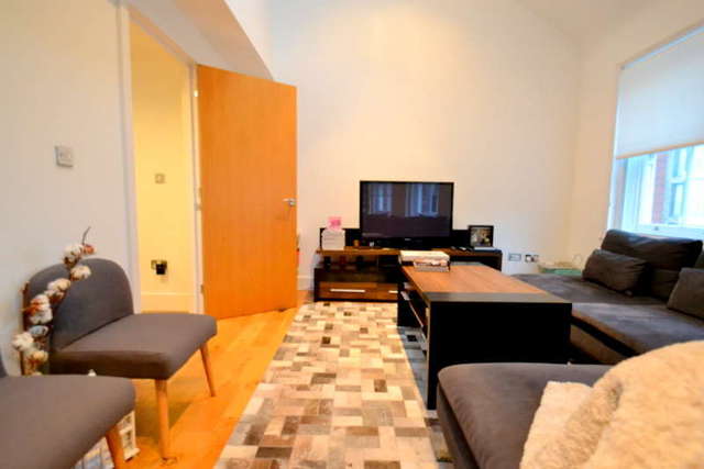  Image of 2 bedroom Flat to rent in Leman Street London E1 at Aldgate East, E1 8EU