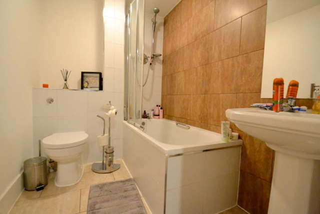  Image of 2 bedroom Flat to rent in Leman Street London E1 at Aldgate East, E1 8EU