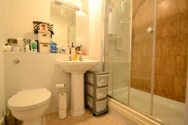  Image of 2 bedroom Flat to rent in Leman Street London E1 at Aldgate East, E1 8EU