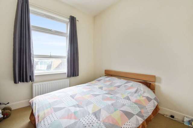  Image of 1 bedroom Flat for sale in Lillie Road London SW6 at Lillie Road Fulham London, SW6 7PA