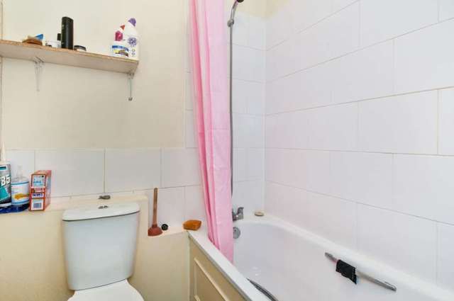  Image of 1 bedroom Flat for sale in Lillie Road London SW6 at Lillie Road Fulham London, SW6 7PA