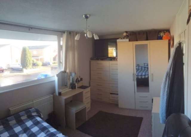  Image of 3 bedroom Semi-Detached house to rent in Linden Leas Benfleet SS7 at Linden Leas Thundersley Benfleet, SS7 4BB