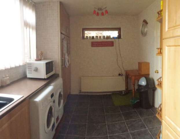  Image of 3 bedroom Semi-Detached house to rent in Linden Leas Benfleet SS7 at Linden Leas Thundersley Benfleet, SS7 4BB