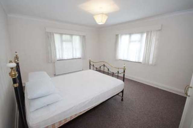  Image of 3 bedroom Flat to rent in Golf Links Road Ferndown BH22 at Ferndown  Dudsbury, BH22 8BX