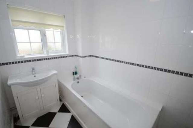  Image of 3 bedroom Flat to rent in Golf Links Road Ferndown BH22 at Ferndown  Dudsbury, BH22 8BX