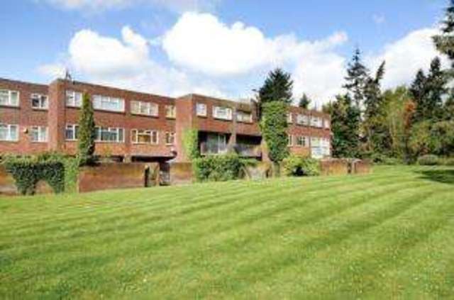  Image of 3 bedroom Terraced house for sale in Linksway London NW4 at London  Great North Way, NW4 1JR