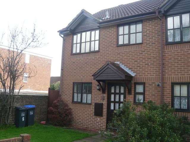  Image of 3 bedroom Mews to rent in Little Pembrokes Downview Road Worthing BN11 at Little Pembrokes  West Worthing, BN11 4NL