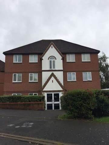  Image of 2 bedroom Flat to rent in Littlebrook Avenue Burnham Slough SL2 at Burnham Bucks Farnham Royal, SL2 2NW