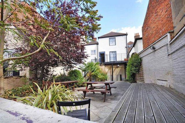  Image of 1 bedroom Flat for sale in Lombard Street Abingdon OX14 at Lombard Street  Abingdon, OX14 5EY