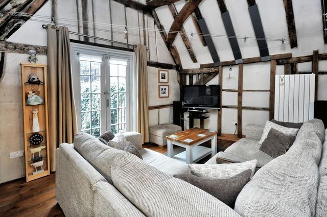  Image of 1 bedroom Flat for sale in Lombard Street Abingdon OX14 at Lombard Street  Abingdon, OX14 5EY