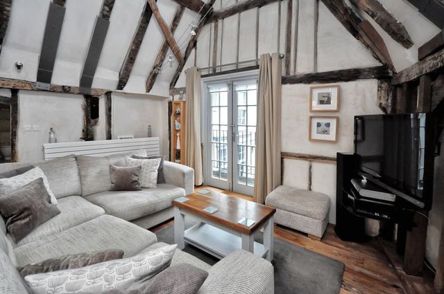  Image of 1 bedroom Flat for sale in Lombard Street Abingdon OX14 at Lombard Street  Abingdon, OX14 5EY