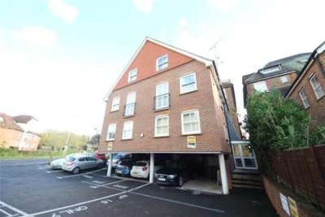  Image of 2 bedroom Flat to rent in London Road Burpham Guildford GU1 at Guildford, GU1 2AA