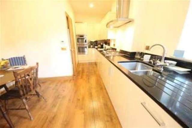  Image of 2 bedroom Flat to rent in London Road Burpham Guildford GU1 at Guildford, GU1 2AA
