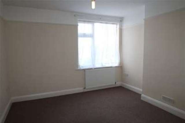  Image of 2 bedroom Property to rent in London Road Cheam Sutton SM3 at Sutton, SM3 9BJ