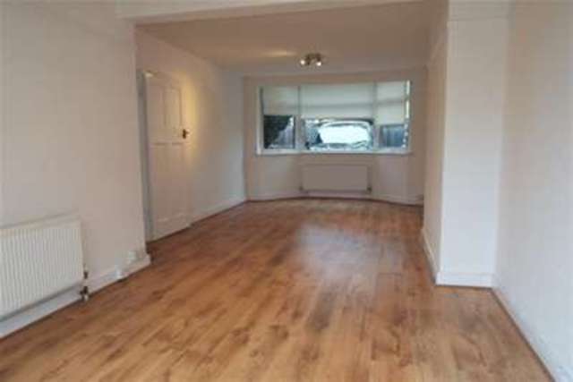  Image of 3 bedroom Detached house to rent in Oakwood Hill Loughton IG10 at Loughton, IG10 3EP