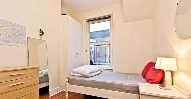  Image of 3 bedroom Apartment to rent in Loveridge Road London NW6 at Brondesbury, NW6 2DT