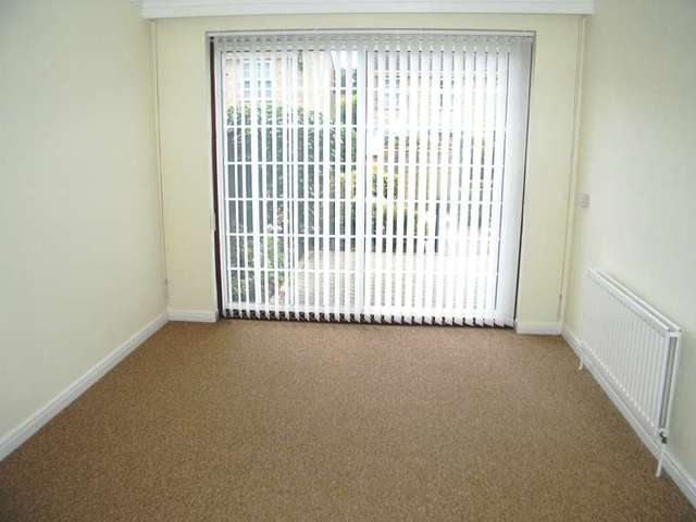  Image of 3 bedroom Terraced house to rent in Wedgwood Drive Parkstone Poole BH14 at Poole, BH14 8EX
