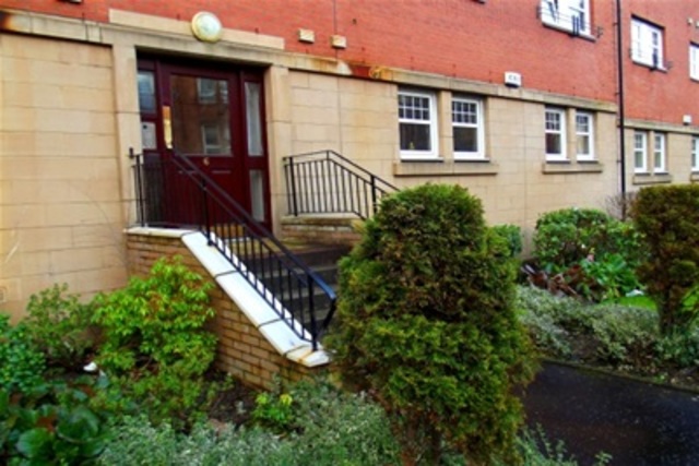  Image of 2 bedroom Flat to rent in Macdougall Street Glasgow G43 at Pollokshaws Glasgow Glasgow, G43 1RZ