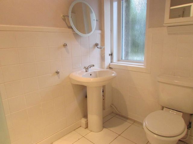  Image of 2 bedroom Flat to rent in Maclaren Place Glasgow G44 at Netherlee Glasgow Glasgow, G44 3RZ