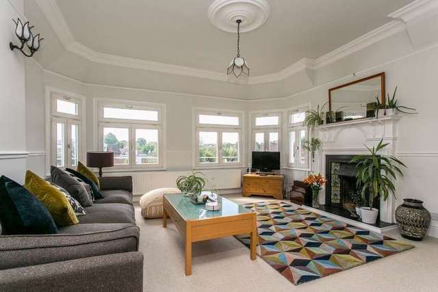  Image of 3 bedroom Flat to rent in Madeira Road London SW16 at London, SW16 2DE