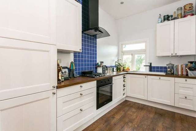  Image of 3 bedroom Flat to rent in Madeira Road London SW16 at London, SW16 2DE