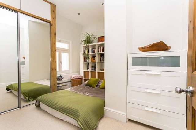  Image of 3 bedroom Flat to rent in Madeira Road London SW16 at London, SW16 2DE