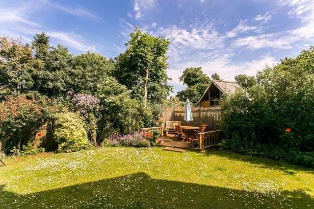  Image of 3 bedroom Flat to rent in Madeira Road London SW16 at London, SW16 2DE