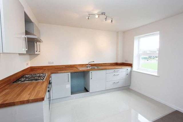  Image of 2 bedroom Flat to rent in Manor Road St. Thomas Exeter EX4 at 28 Manor Road  Exeter, EX4 1EN