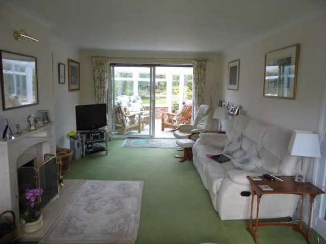  Image of 4 bedroom Detached house for sale in Manor Road Henley-on-Thames RG9 at Henley-On-Thames Oxfordshire Henley-On-Thames, RG9 1LU