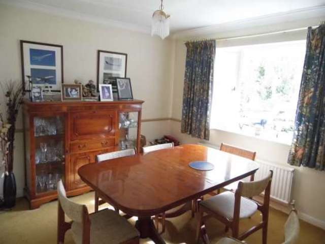  Image of 4 bedroom Detached house for sale in Manor Road Henley-on-Thames RG9 at Henley-On-Thames Oxfordshire Henley-On-Thames, RG9 1LU