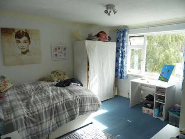  Image of 4 bedroom Detached house for sale in Manor Road Henley-on-Thames RG9 at Henley-On-Thames Oxfordshire Henley-On-Thames, RG9 1LU