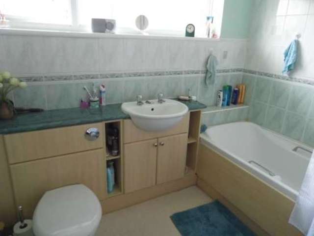  Image of 4 bedroom Detached house for sale in Manor Road Henley-on-Thames RG9 at Henley-On-Thames Oxfordshire Henley-On-Thames, RG9 1LU