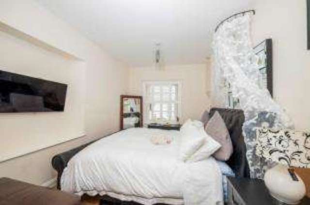  Image of 2 bedroom Flat for sale in Manor Road Torquay TQ1 at Manor Road Torquay Babbacombe, TQ1 3JS