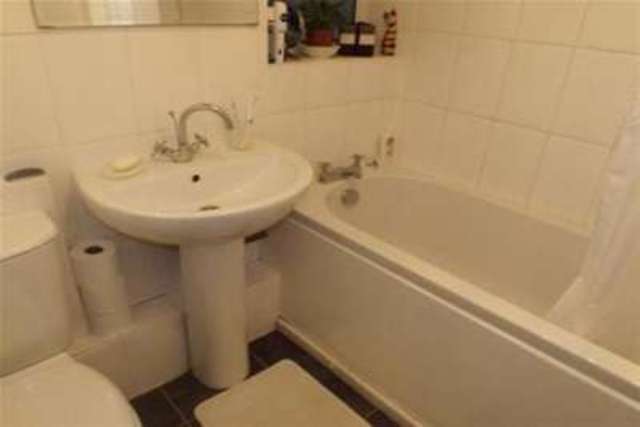  Image of 1 bedroom Flat to rent in Markfield Crescent Woolton Liverpool L25 at Liverpool, L25 9PH