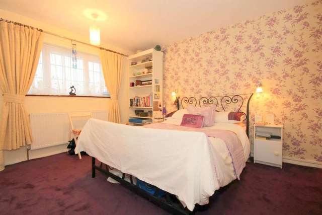  Image of 3 bedroom Detached house for sale in Marlins Turn Hemel Hempstead HP1 at Marlins Turn Gadebridge Hemel Hempstead, HP1 3LQ