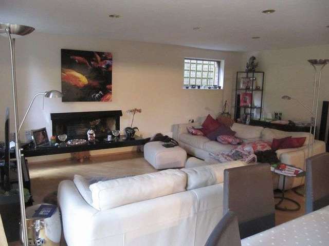  Image of 4 bedroom Detached house to rent in Hill Farm Road Marlow SL7 at Hill Farm Road  Marlow, SL7 3LX
