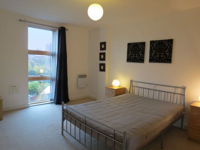  Image of 1 bedroom Apartment to rent in Hornbeam Way Manchester M4 at 1 Hornbeam Way  Manchester City, M4 4AQ