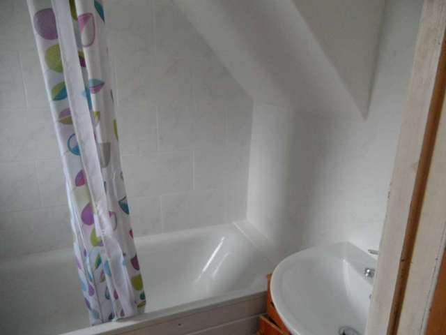  Image of 2 bedroom Detached house to rent in Meadow Road Barking IG11 at Meadow Road  Barking, IG11 9QS