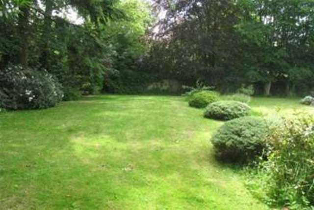  Image of 5 bedroom Detached house to rent in Menin Way Farnham GU9 at Farnham, GU9 8DY